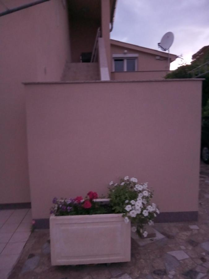 Apartmani Danijela Lopar Luaran gambar